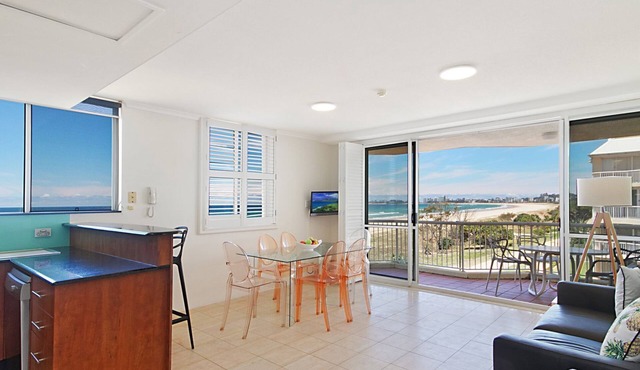 Crystal Beach 42 - Absolute Beachfront & Pool at Tugun! in Tugun