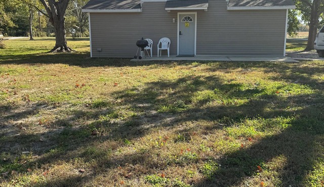 CWR Cottage - A cozy cottage in a quiet country setting in Fayetteville