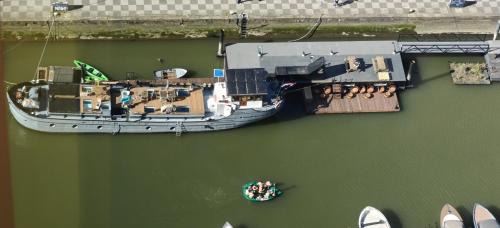 De Coaster & Aquarium Ponton in Rotterdam