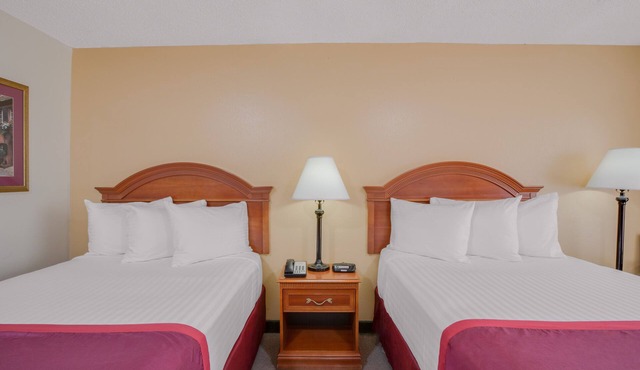 Deluxe Accommodations, Mountain Views and Southern Supper! in Candler