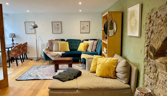 Dene Cottage | Garden & Log Burner | Dogs welcome in Bakewell
