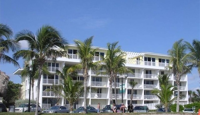 Direct Oceanfront Luxury, Beautifully Redone! Satisfaction Guaranteed in Deerfield Beach