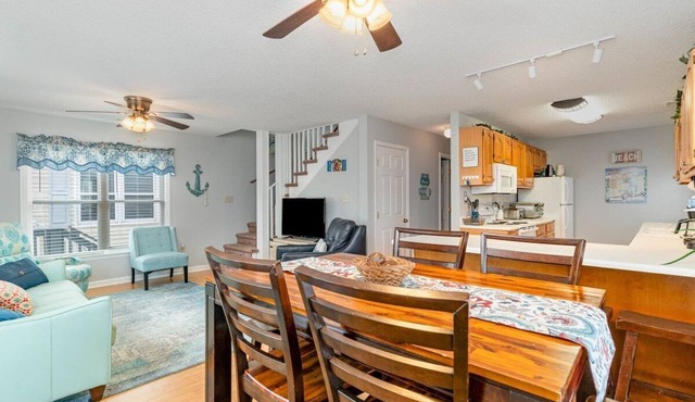 🌞DISCOUNTED AUGUST 22-29, OCEANVIEW , SLEEPS 11, LINENS & 2 GOLF CARTS🌊 in Myrtle Beach