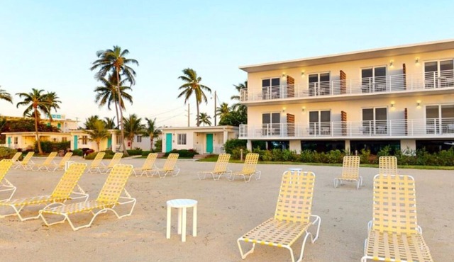 Discover Florida Keys! Seaside Villa w/Patio! Marina, Pool, Parking, Breakfast in Islamorada