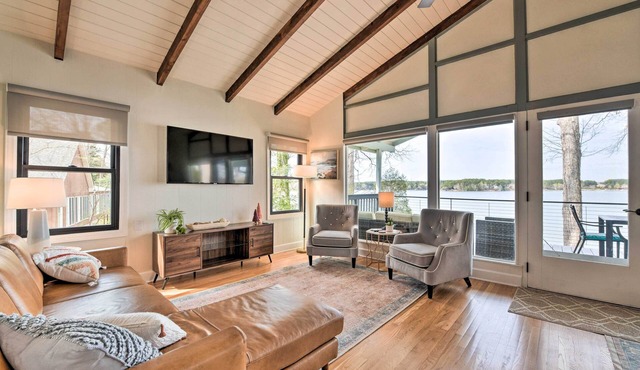 Dreamy Lake Norman Cottage w/Panoramic Lake Views in Troutman