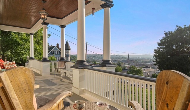 Dubuque's Front Porch~Historic Charmer~Walk Downtn in Dubuque