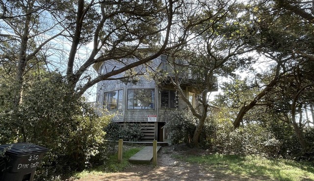 Dune Rose Oceanfront Home, Dog Friendly, Great Ocean Views! in Avon