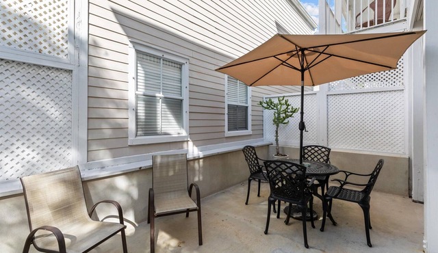 Duval Square Condo-2 bedroom 2.5 bath, w/pool, parking, on Duval St in Key West