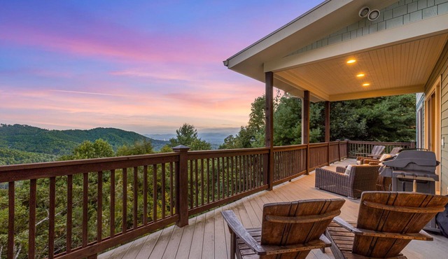 Eco-Chic Views & Style🌿 Black Oak near Asheville + Biltmore Pass in Asheville