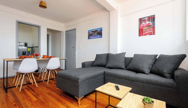 Edificio Aurora: Views & Vintage Charm in Centro