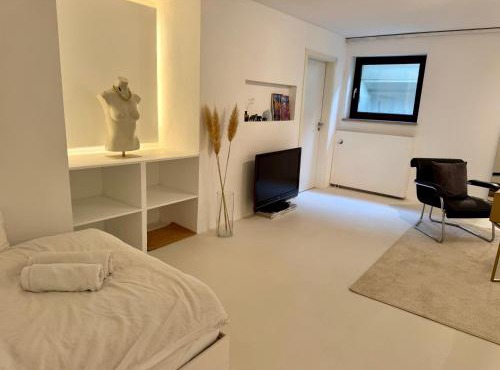 Eigene Souterrain Keller Wohnung nähe Olympiapark - von privat in Munich