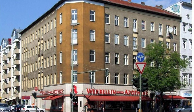 Elegant & Central: 3-Bedroom Designer Apartment with Balcony in Berlin in Berlin