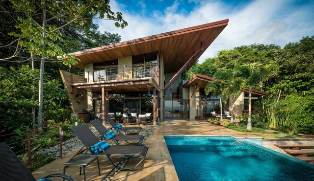 Encantada- Brand New Villa, Truly Spectacular with Mountain and Ocean Views