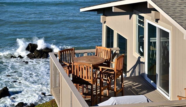 EPIC VIEWS - Absolute Oceanfront on Bluff w/Crashing Surf in Dillon Beach