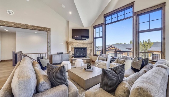 Experience the charm of Cocoa Cabin, a spacious retreat with stunning views & luxurious amenities! in Breckenridge