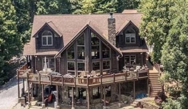 Experience Tranquility at Trinity Lodge, your Mountain Oasis in Leatherwood in Ferguson