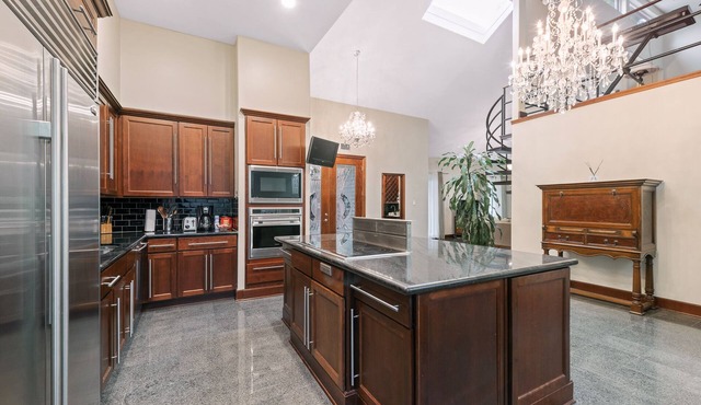 Exquisite house with loft . Great deals for longer stays in Houston