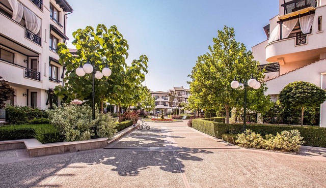 Exquisite Suite Beachfront Access in Lozenets