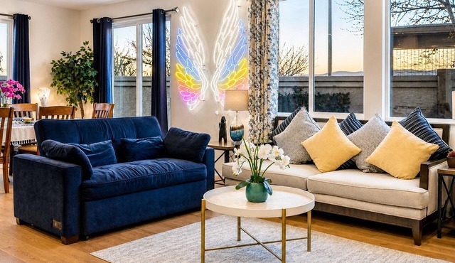 Family Friendly Retreat Near Monterey Sleeps 16+ |Sauna, Gazebos & Putting Green