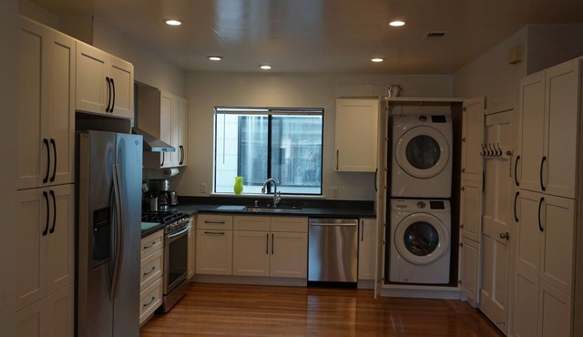 Fantastic Luxury Apt Close to Golden Gate Park & Beach, WiFi, in-unit Laundry, in San Francisco