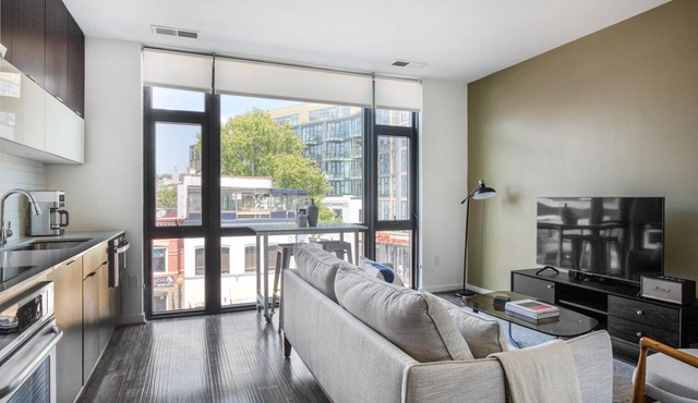 Fantastic Shaw Jr 1BR w/Gym & Doorman, nr Entertainment, by Blueground in Washington