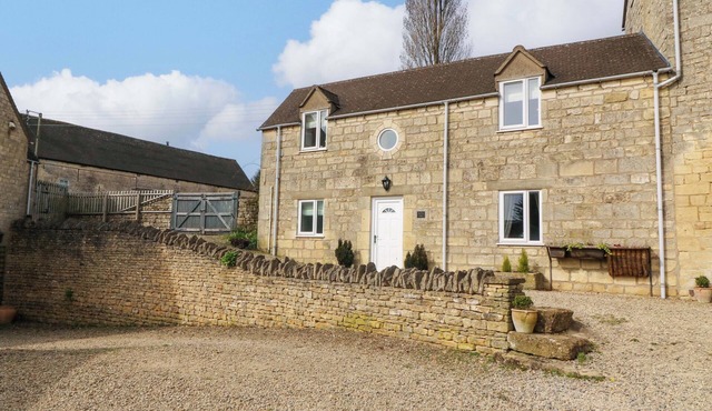 FARM VIEW ANNEX, romantic in Painswick in Stroud