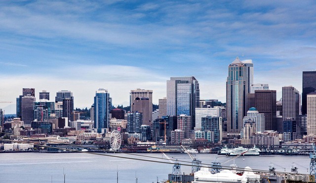 Flawless City And Mountians Views in West Seattle 5 minutes to Alki