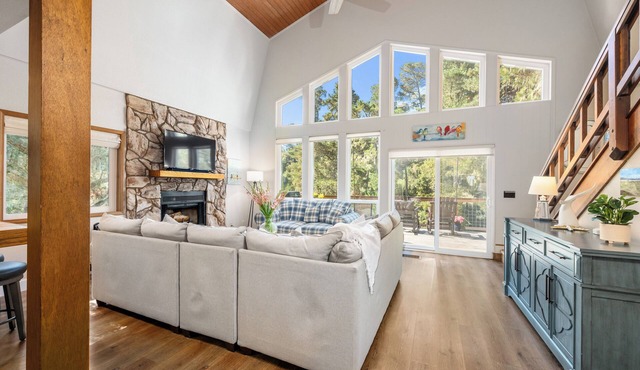 Forest Home with Deck, EV Charger, King Beds in Cambria