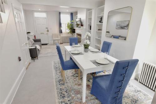 Georgetown Cobblestone Cottage - Private Parking in Washington