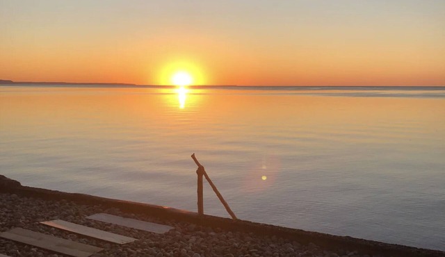Georgian Bay Waterfront Cottage w/Private Beach, Firepit, Family Friendly Cozy! in tiny