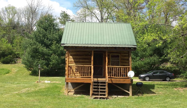 Glory Days Riverfront Authentic restored 1800s log cabin near Gem mines in Franklin