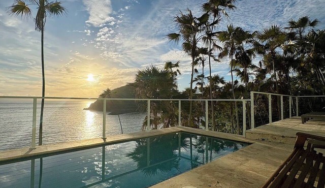 Good Vibes Only Waterfront Villa/Private Pool/Modern/Sun Decks/Majestic Views! in St Thomas
