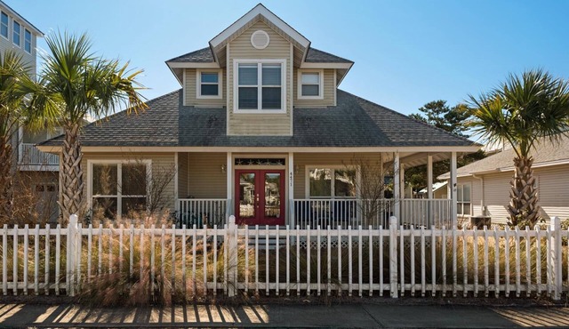 Gorgeous & Spacious 4 Bdrm, Sleeps 14, Close To Beach & Pool! BCH SERVICE! in Destin