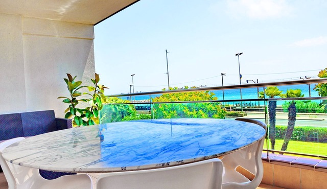 Great apartment on the beach, very close to Barcelona. First sea line in Vilassar de Mar