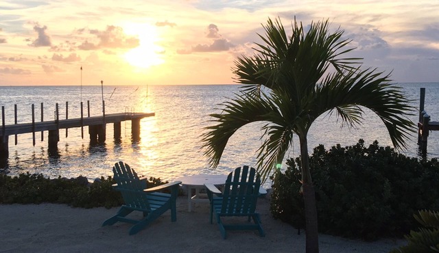 Gulffront Waterfront open water views heated private pool,hot tub, kayaks, bikes in Marathon