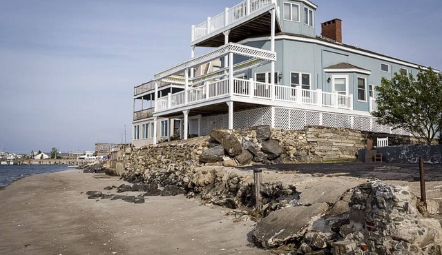 Harbor House in Seabrook, NH featured on HGTV's Beach Hunters! in Seabrook