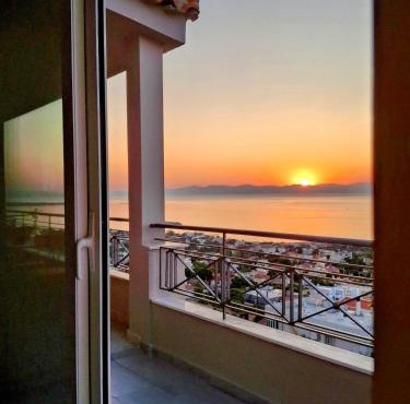 Harris elegant house II superb view near airport in Artemida