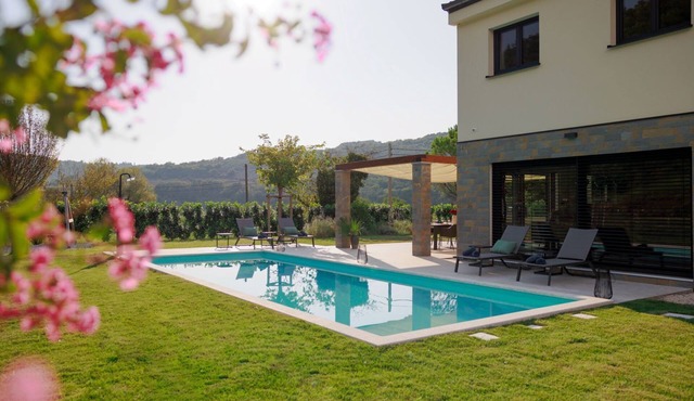 Heated Swimming Pool/Jacuzzi/Sauna /BBQ/4 Bedroom - Villa Olivetum