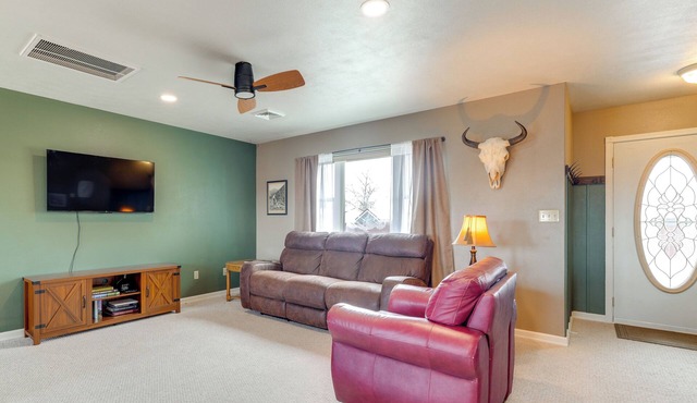Hike, Fish & Golf! Pet-Friendly Home in Choteau in Choteau