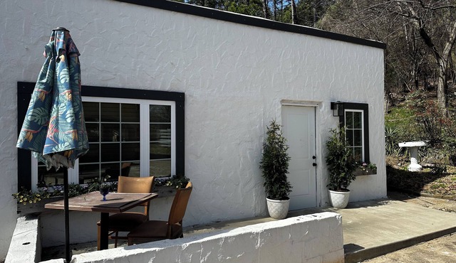 Historic District Cottage steps from Hot Springs National Park & Bathhouse Row in Hot Springs