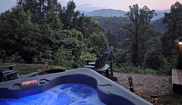 Hot Tub Cabin King Bed Mtn Views Romantic Getaway