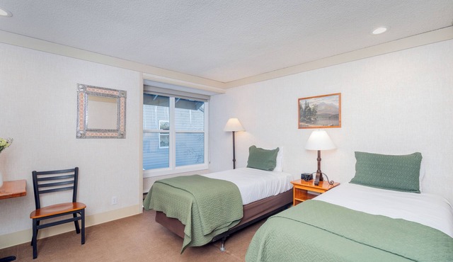 Hotel Room With Two Twin Beds at the Mountainside Inn in Telluride