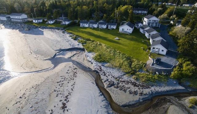 Hunts Point 2-BR Coastal Retreat - Cottage #10 in Hunts Point