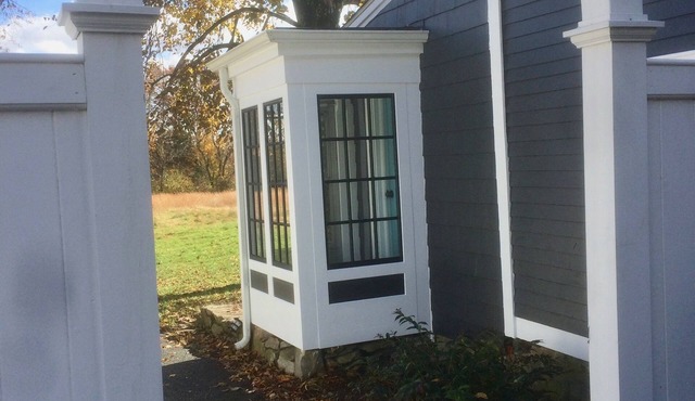 Hurricane Hill-a farm cottage near Providence in Cranston