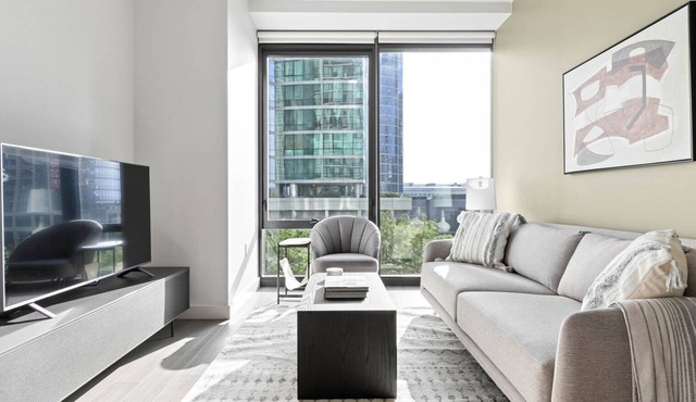 Ideal South Loop 2BR w/Pool, BBQ & Gym, nr Grant Park, by Blueground in Chicago