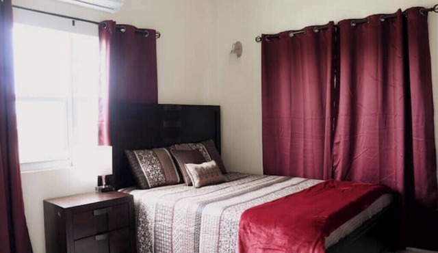 Island gem. Close to beach and downtown in Saint John's