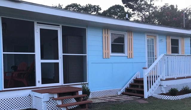 "JUNIOR'S PLACE" Peaceful & Private, 2 blocks to beach - LOW PET FEE in Carolina Beach