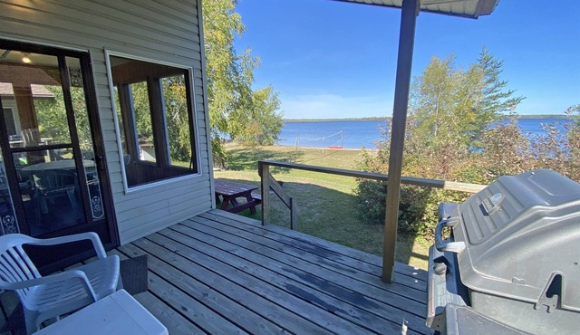 "Lakeside Landing" Escape to paradise