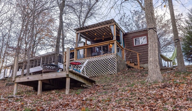 Little Moon Lakefront Cabin with Dock & Firepit
