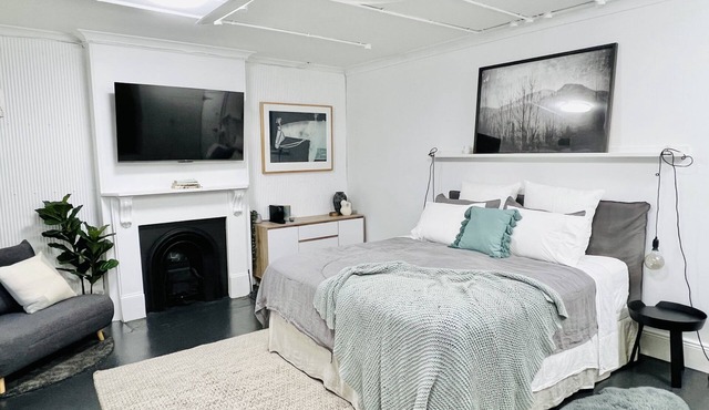 Live like a local in the heart of Surry Hills in Surry Hills